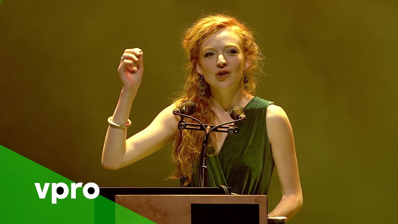 Moya de Feyter op de Nacht van de Poëzie 2018 - VPRO Poëzie