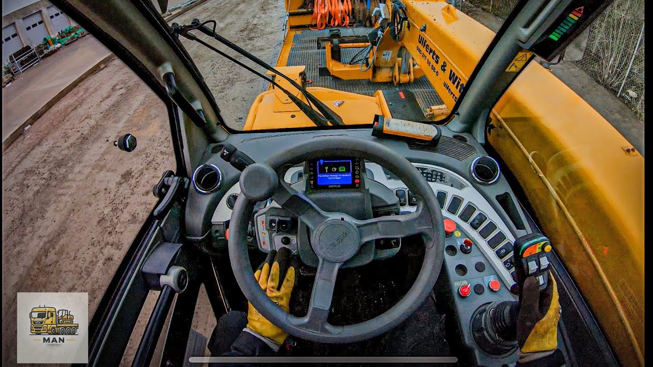Loading and unloading a telescopic forklift in Hamburg, Germany.🇩🇪