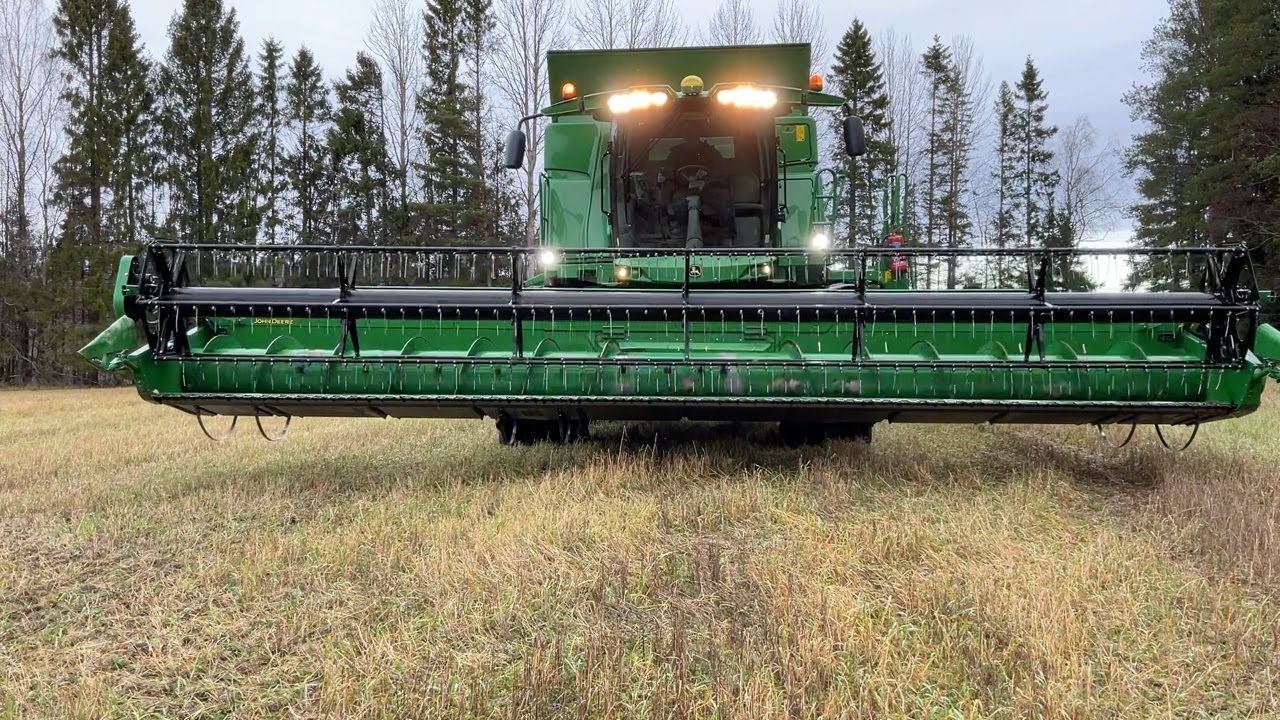 Köp Skördetröska John Deere T670i på Klaravik