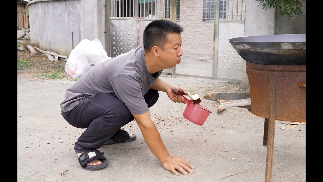 华农兄弟：【客家特产】自做烫皮，从小吃到大