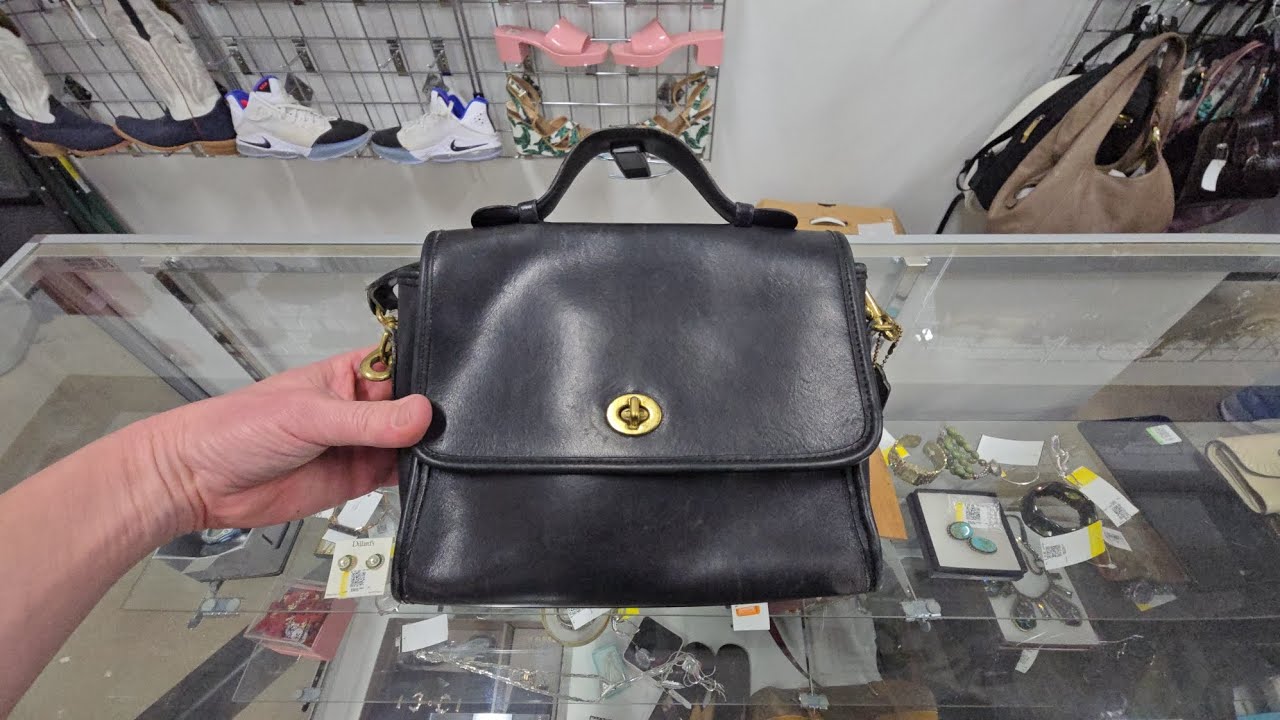 LOTS OF VINTAGE COACH! GOODWILL! THRIFT WITH ME!
