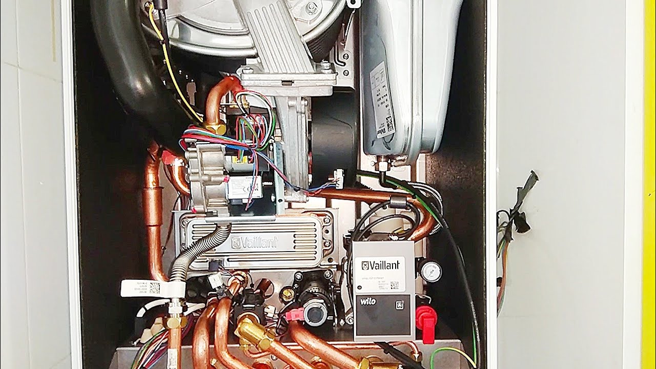 PONGO una CALDERA Vaillant ecoTEC plus de Condensación. Buena Elección #calefacción #cambiocaldera