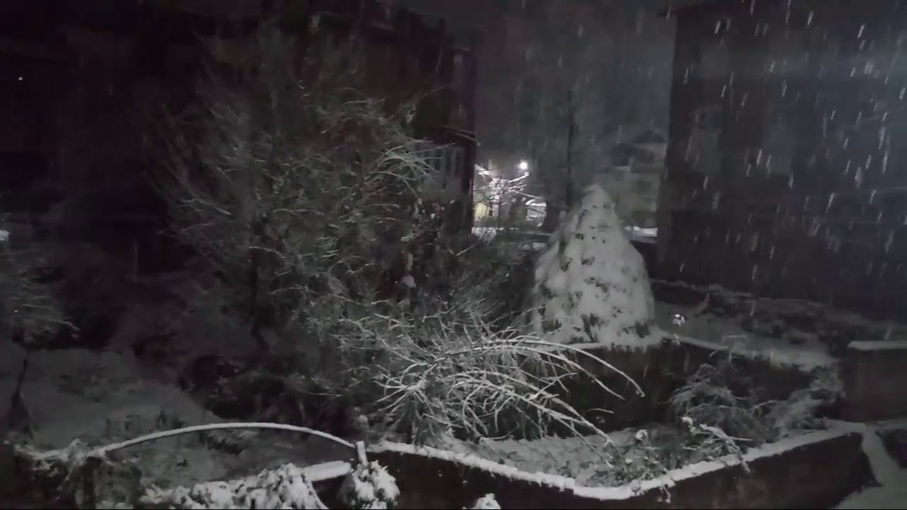 Bhaderwah town of Chenab Valley receives season&rsquo;s first snowfall