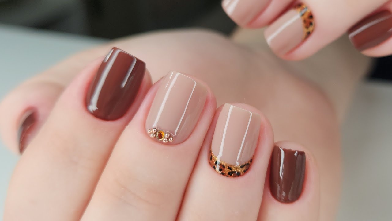 Unhas decoradas com joias e adesivos das unhas das mãos !