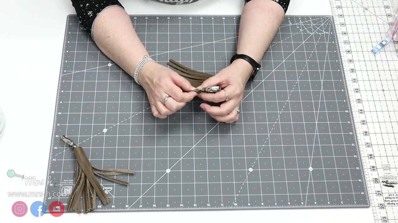 How to make a quick and easy tassel keyring