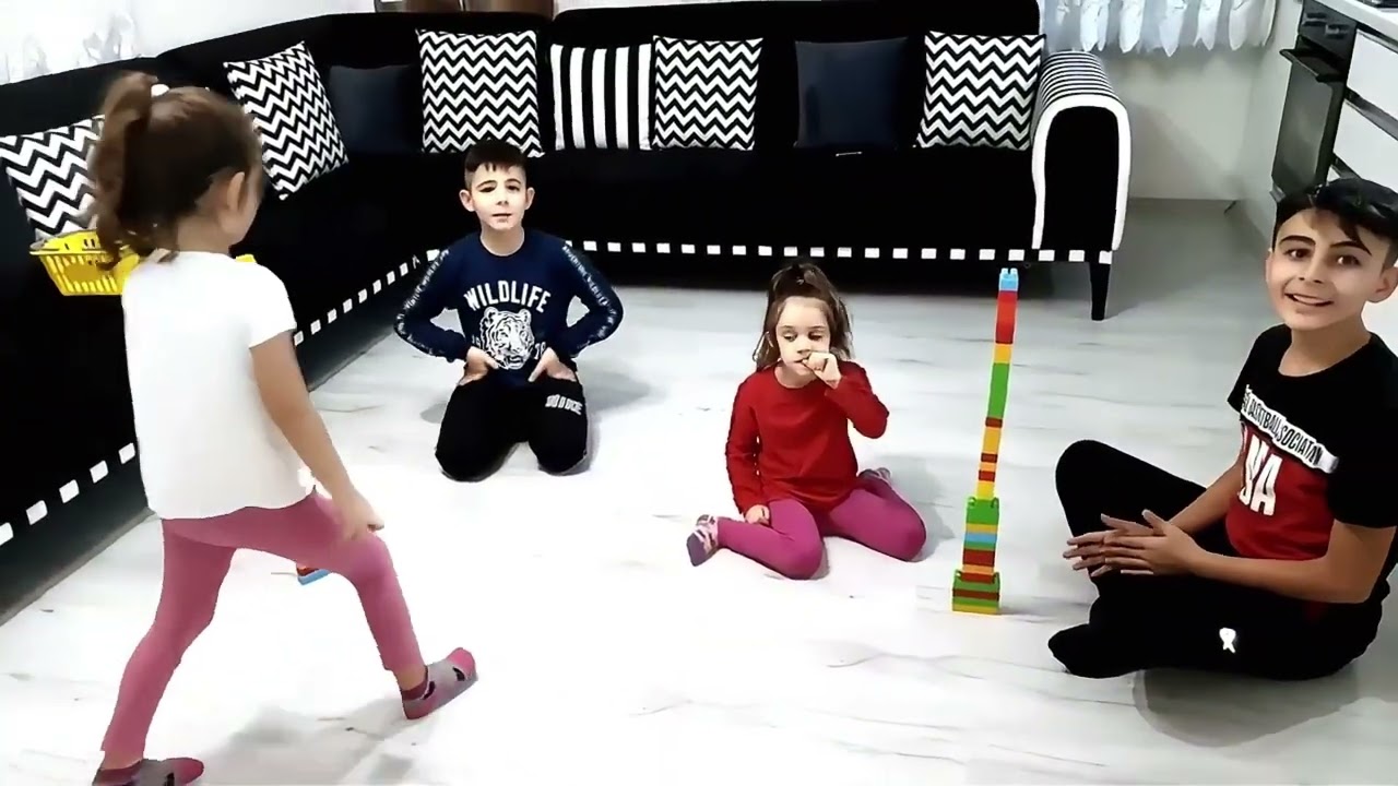 İlk Önce Bitiren Kazanır! - Legolarla Kule Yapma Yarışması