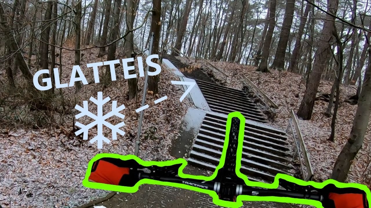 bei GLATTEIS TREPPEN FAHREN