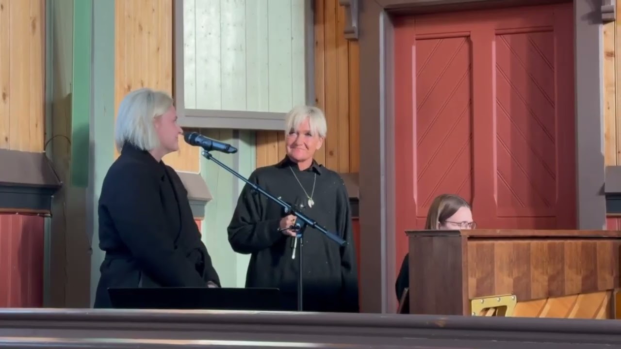 Lill Anita Synnes og Rose mari  synger Sailing  av Rod Steward 