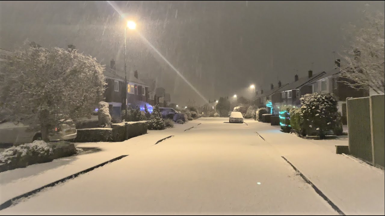⁴ᴷ Walking Nottingham - UK, Sounds of Ice Rain & Snow Falling on Umbrella, Binaural Sound Recording
