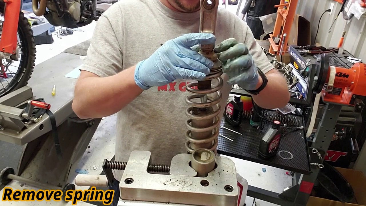 Rebuilding a 2001 Yamaha YZ250 shock | Step by Step