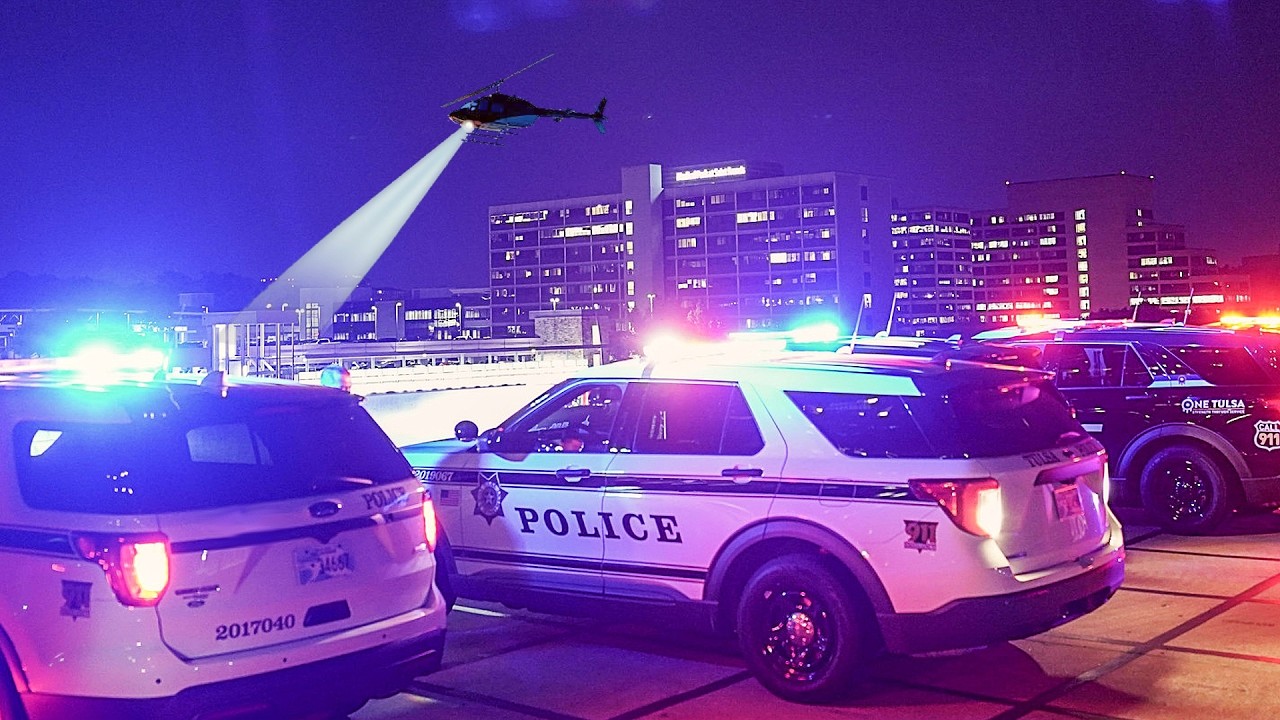 COPS ARE ON THE HUNT! *Police Trap*