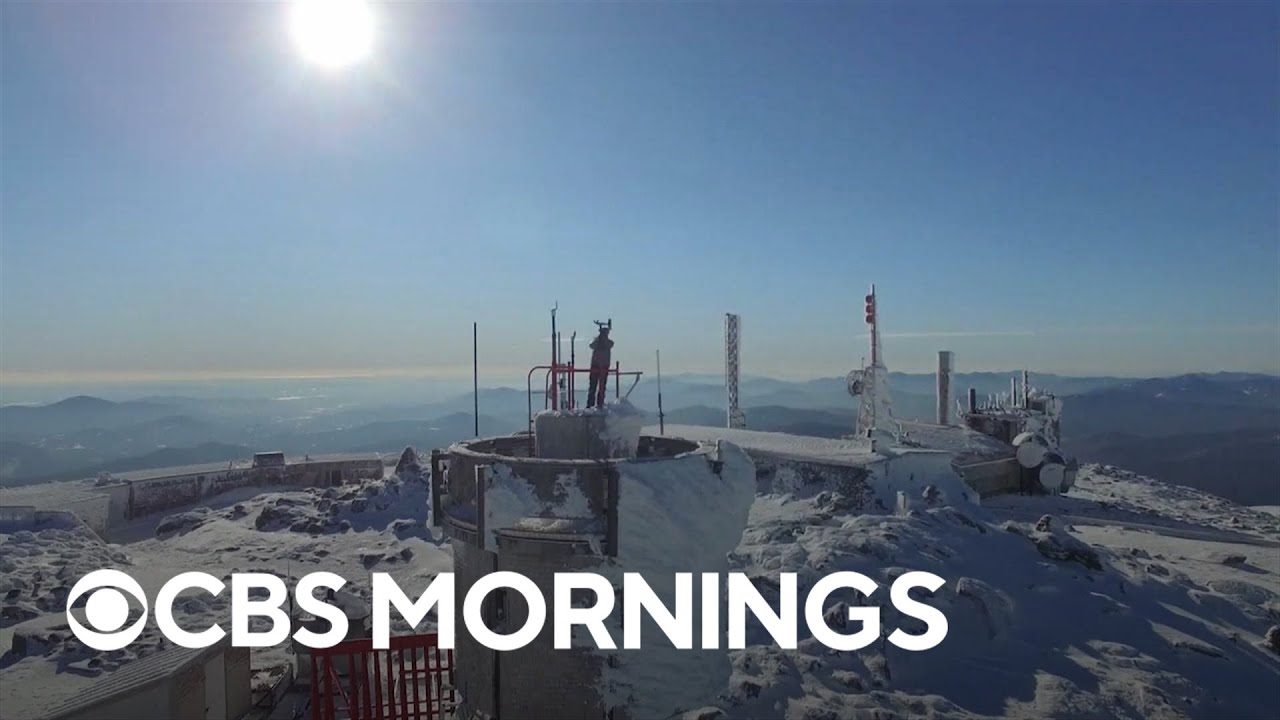 How researchers collect data on Mount Washington in extreme weather