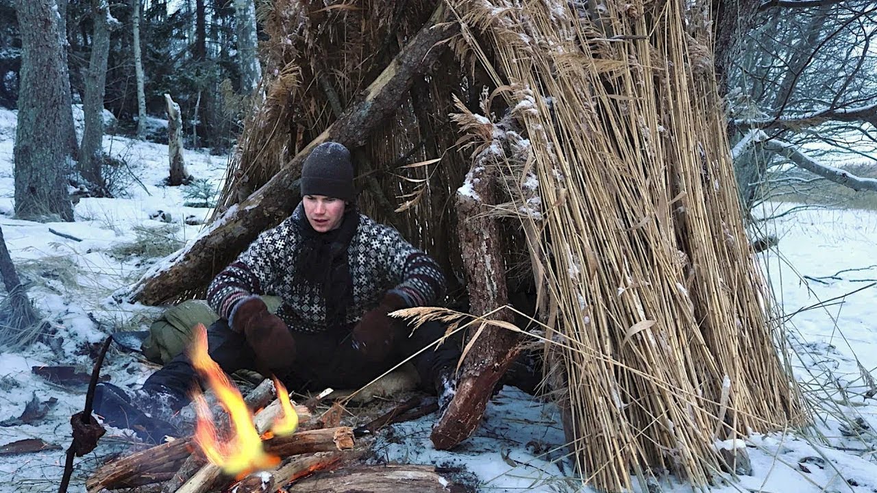 WINTER ISLAND CAMPING 🥶 Building a Survival Shelter in -11°C /  12°f  in Skyrim