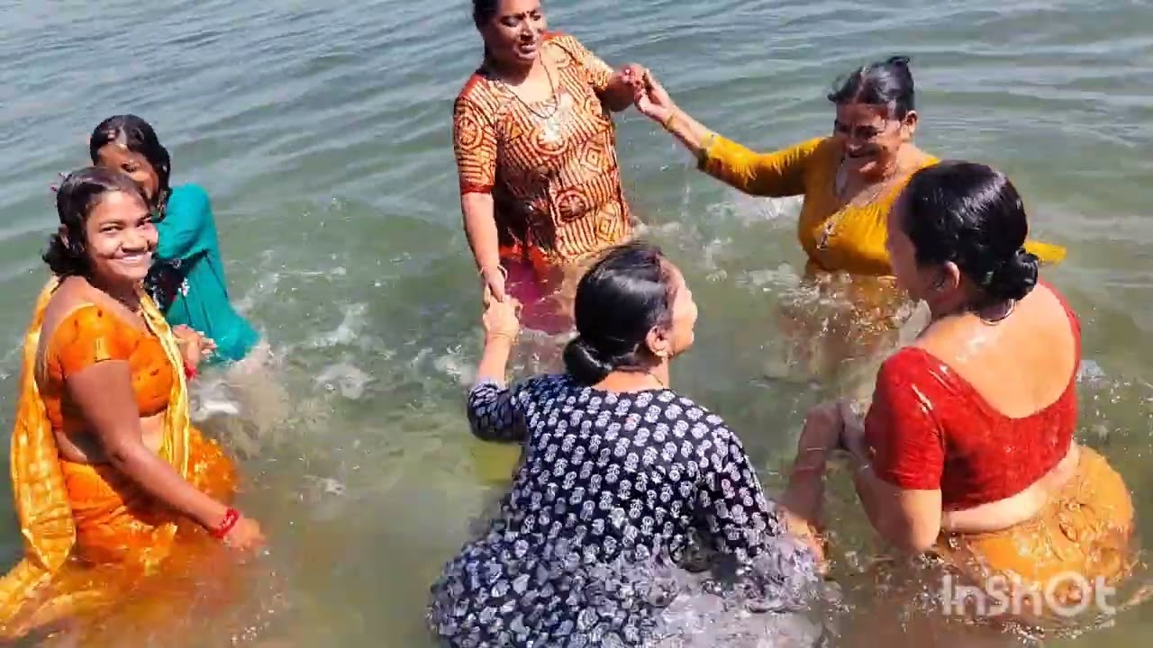 ताई ने किया बहनों के साथ सोमवती अमावस्या गंगा स्नान हरिद्वार@धनवंती हरियाणवी ताई 🗾🙏🪴🔥👪💃🐛🪱🦚