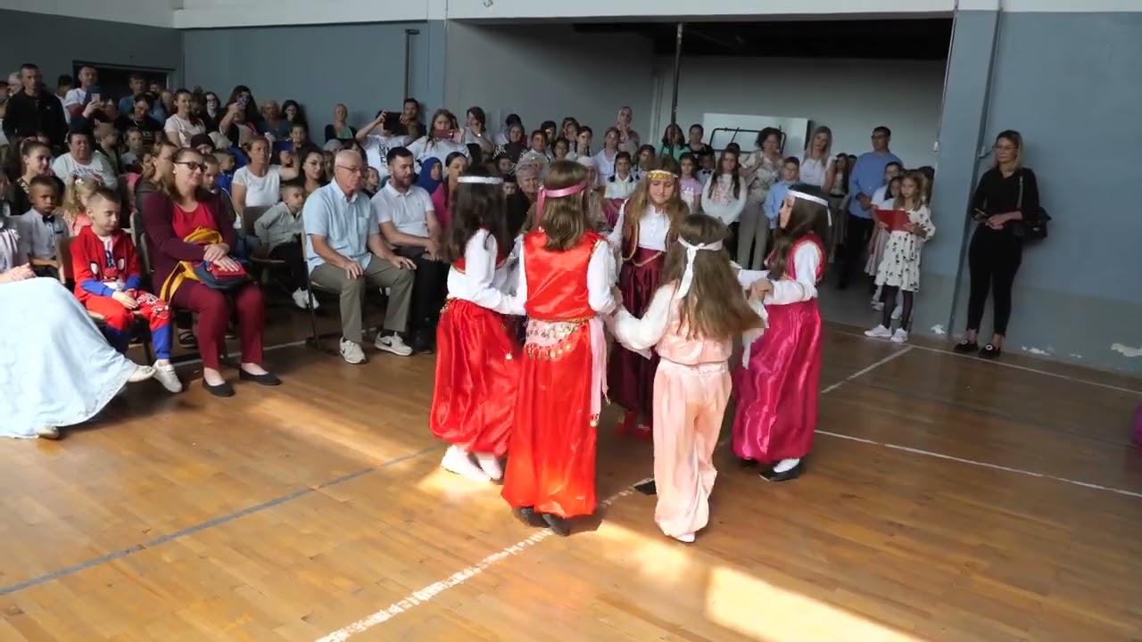 Od ljepote dah stane, narodna nošnja i predivne igre učenica