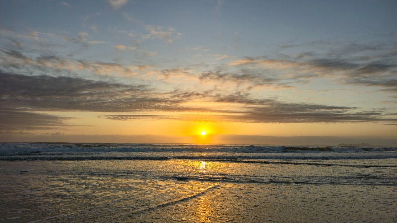 Pensive Morning at Mudjimba, Australia | Sunrise 156 – Dynamic Radiance | UHD, 4K
