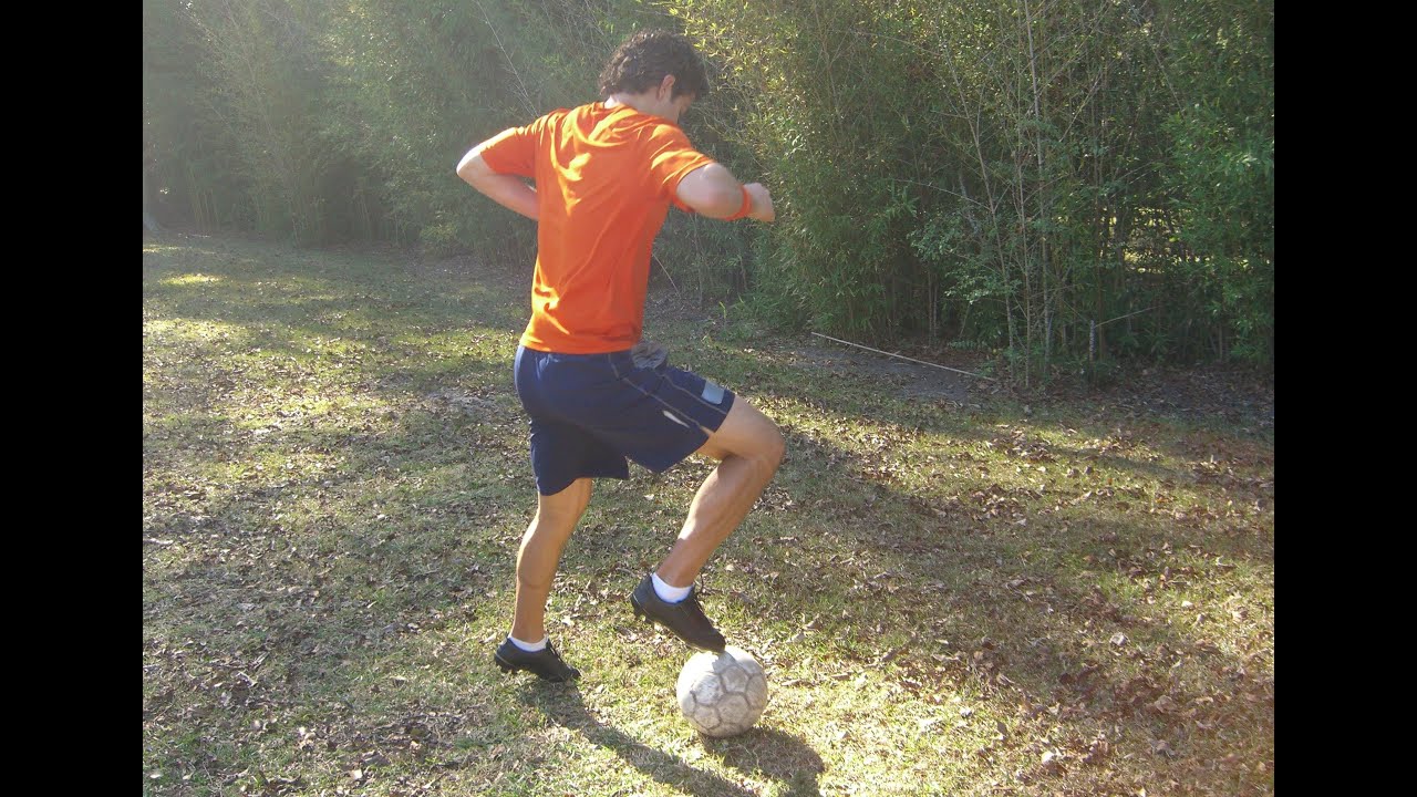 How to do a Maradona in Soccer - Online Soccer Academy