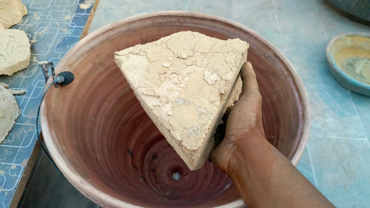 Asmr multanimitti dirt clay dry crumbling in clay pot wow full dusty texture