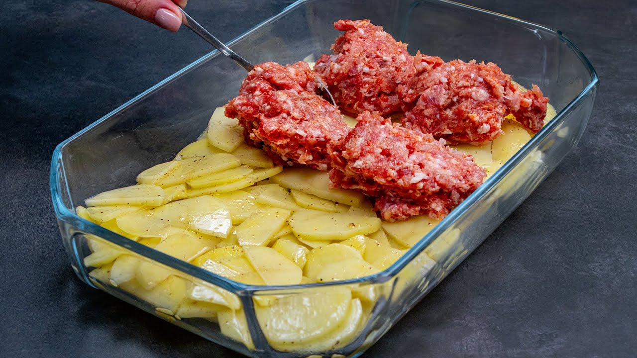 Quando non hai tempo, metti nel forno la carne macinata sopra le patate!| Cookrate - Italia