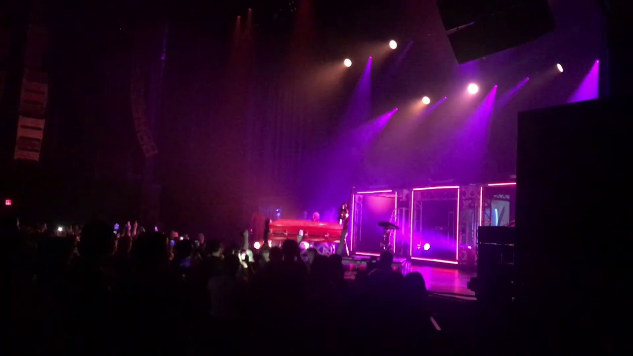 N Y L A blackbear LIVE dead 2 the world tour