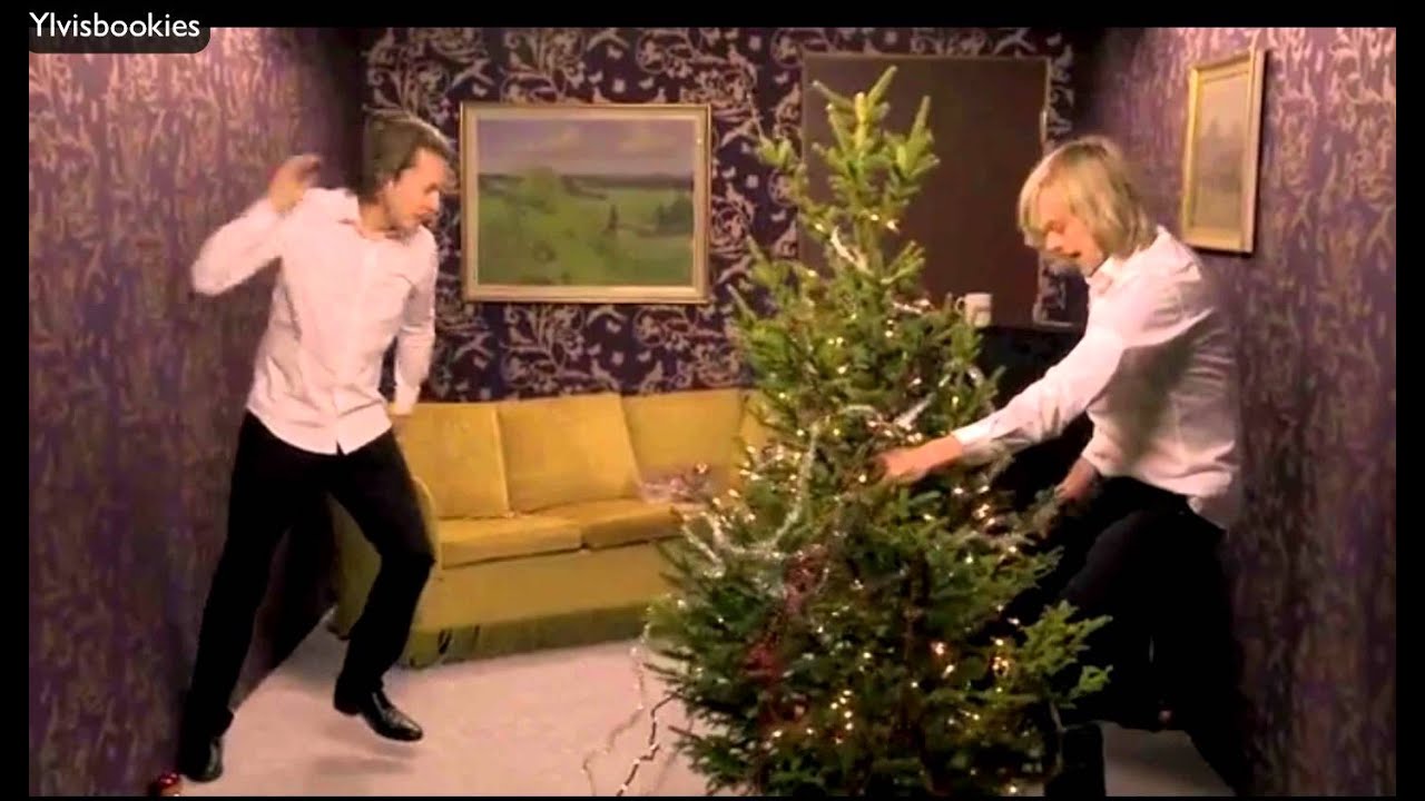 Ylvis - Dagens sp&oslash;rsm&aring;l - Juletre (Eng. subs)
