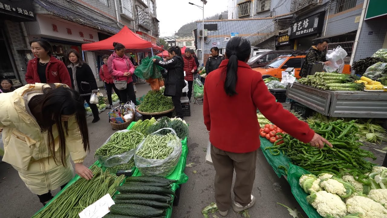 步行vlog：穿梭在中國最道地的菜市場，感受庶民生活。