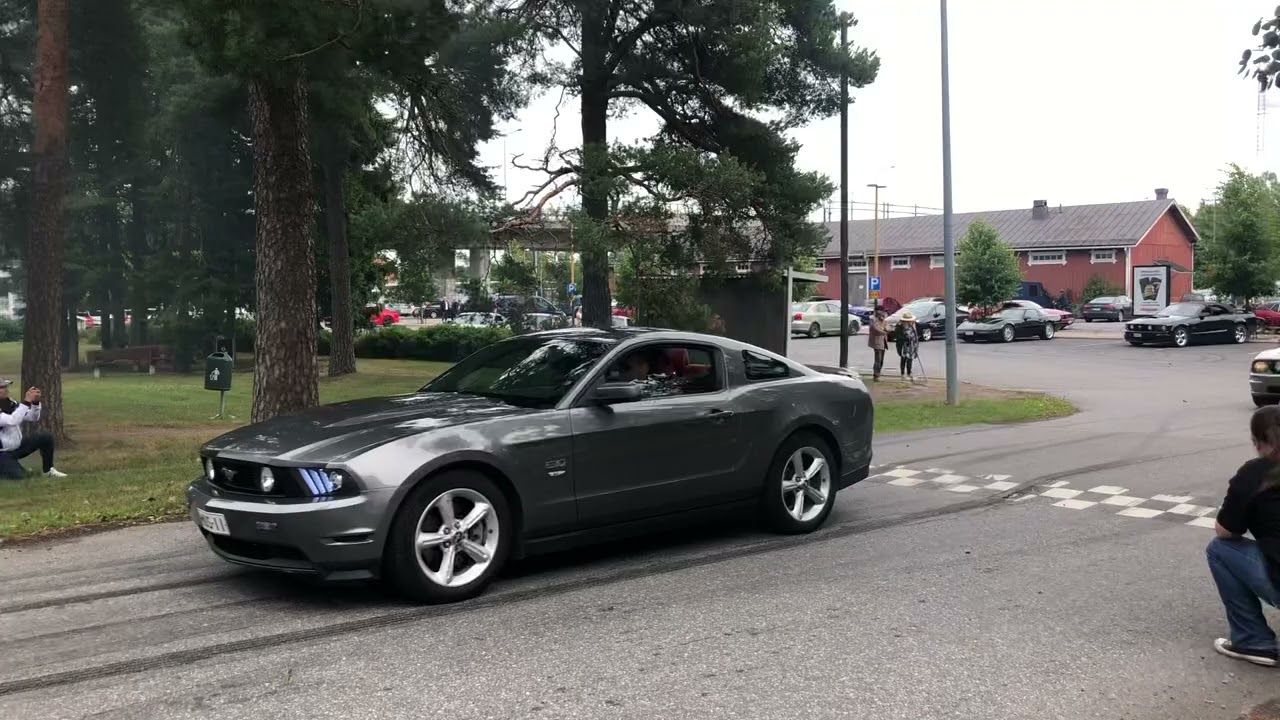 Pullouts/Burnouts Mustang Owners Club Finland Leaving Long Run 2022