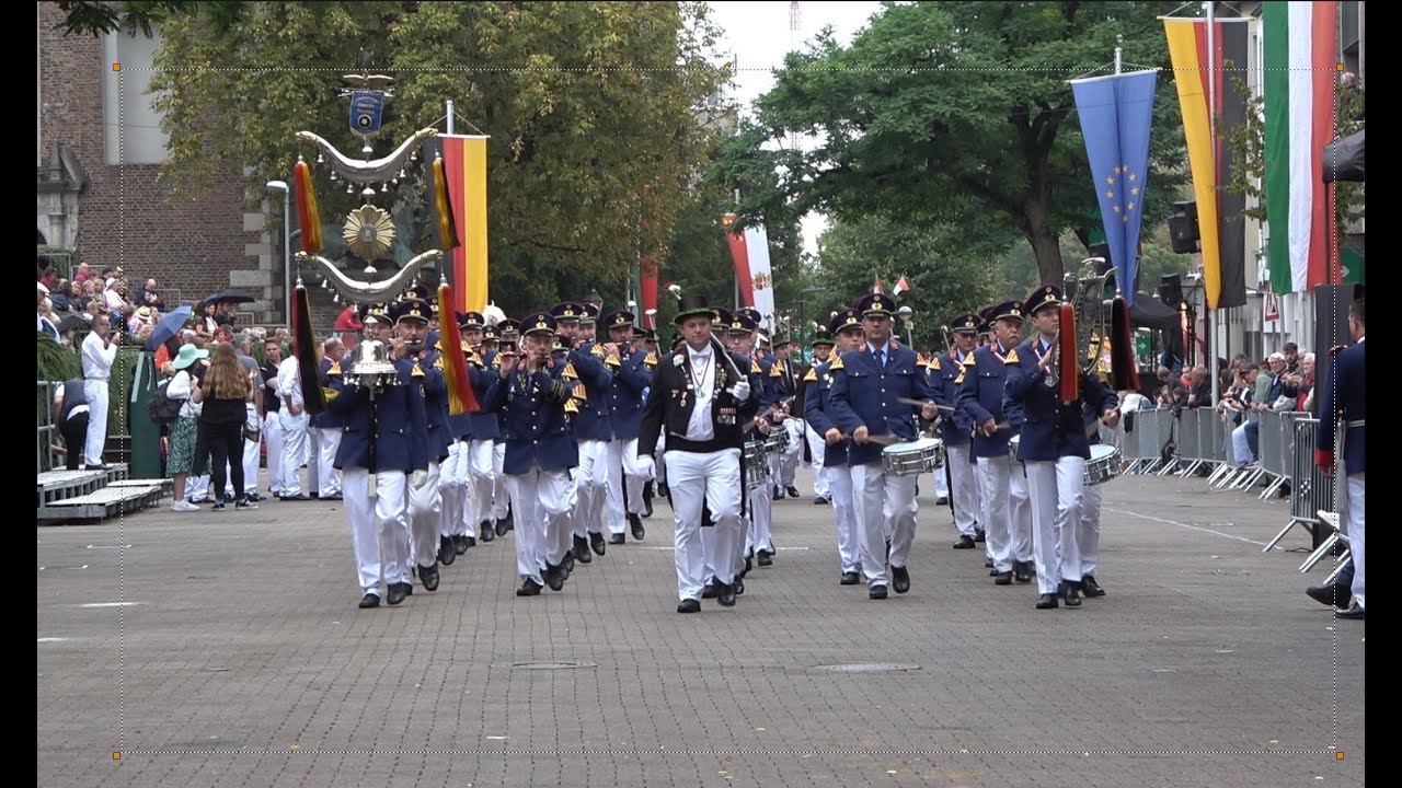 Schützenfest 2025 in Neuss. Mit vollem Klang zum Antreten.
