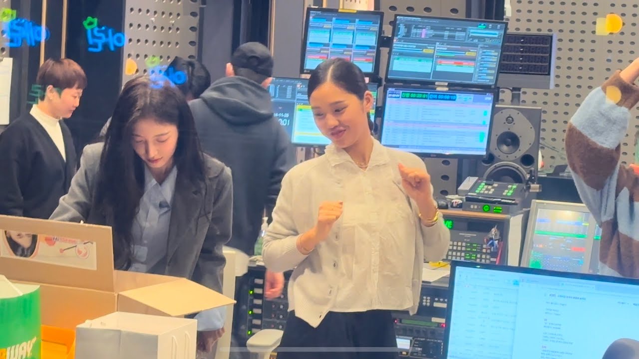 241125 효정의 볼륨을 높여요 라디오 부스 입장 전, 입장 후