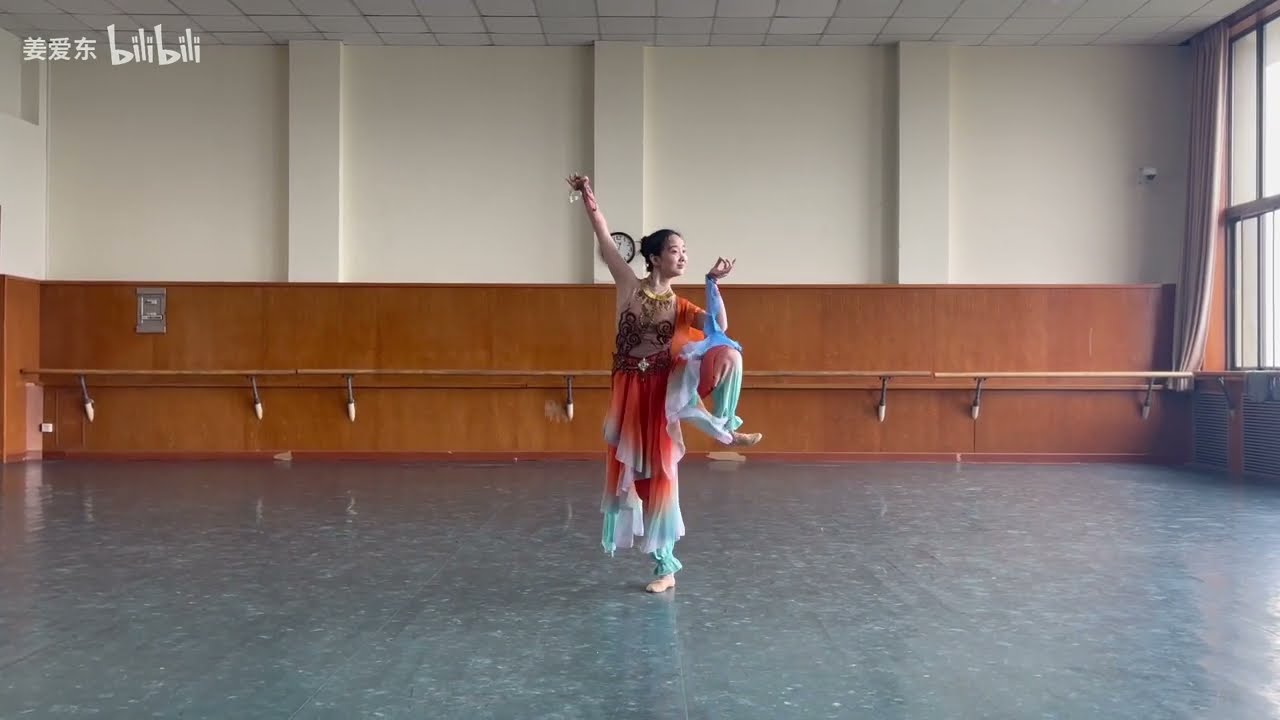 Chinese Dance Rehearsal - Sheng Lian