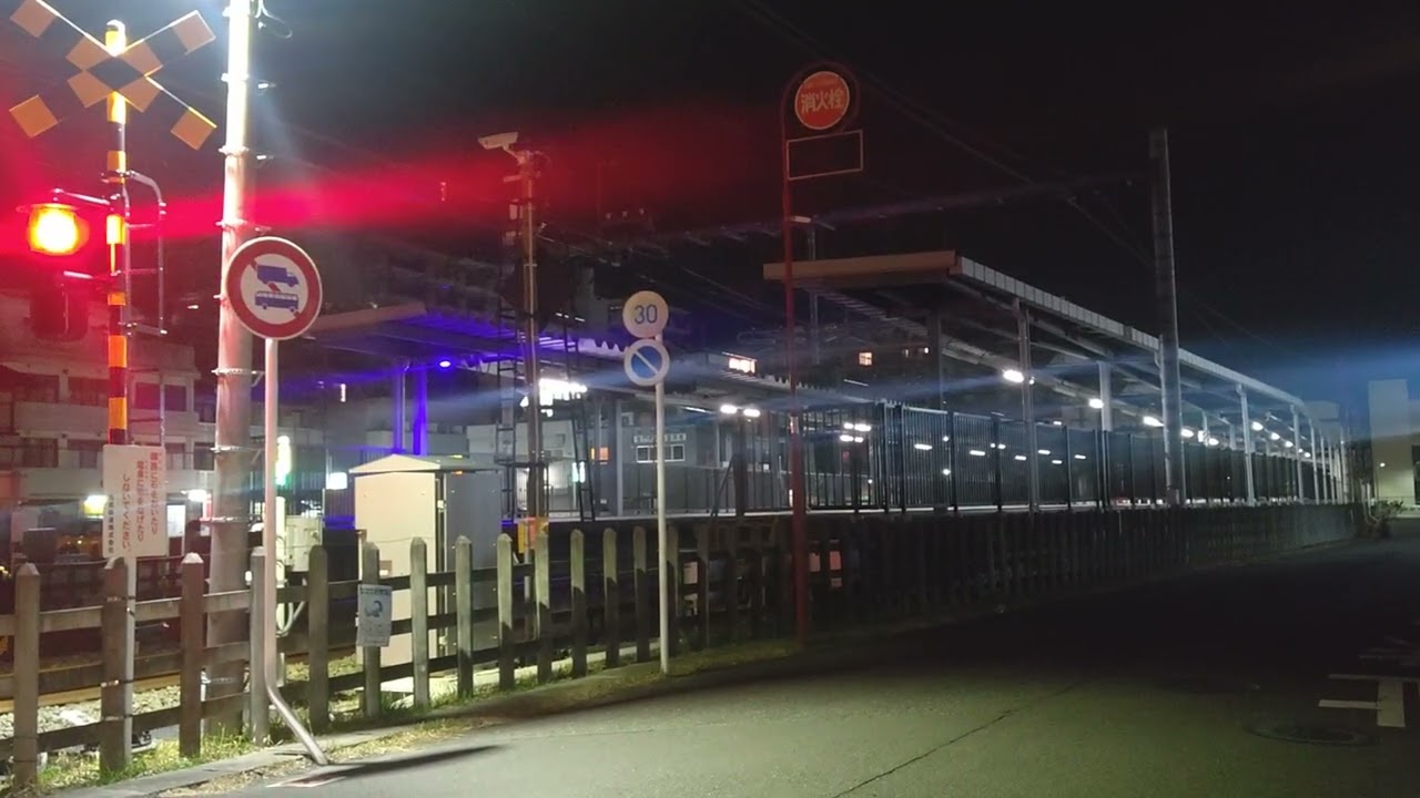 深夜に走る作業車