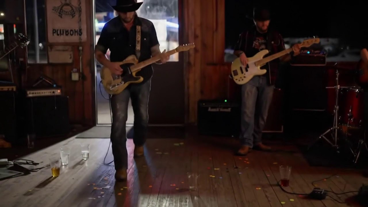 Country Rock Vibes &ndash; Southern Nights & Dust Roads Inspired by Chris Stapleton