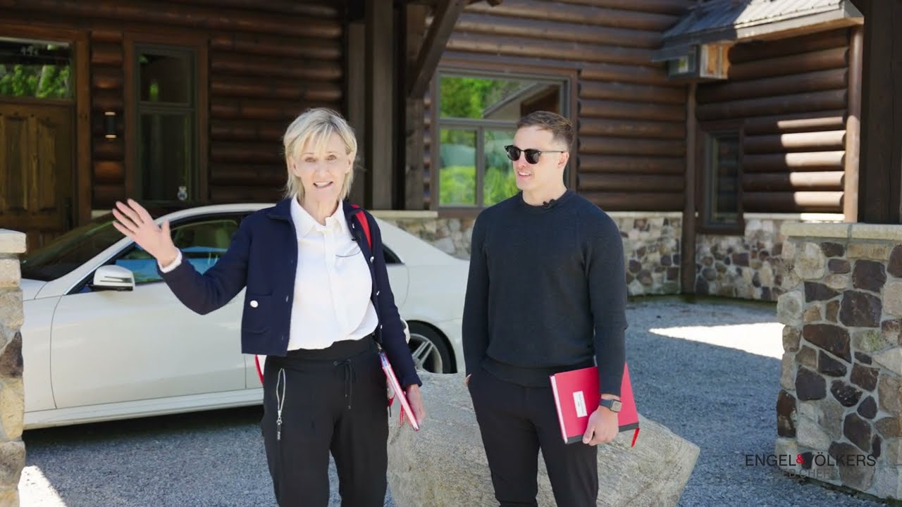 Experience True Canadian Lakeside Luxury | Calabogie Lake Waterfront Log Home Tour