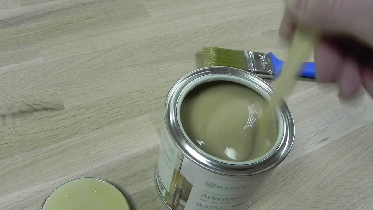 Покрываем столешницу маслом