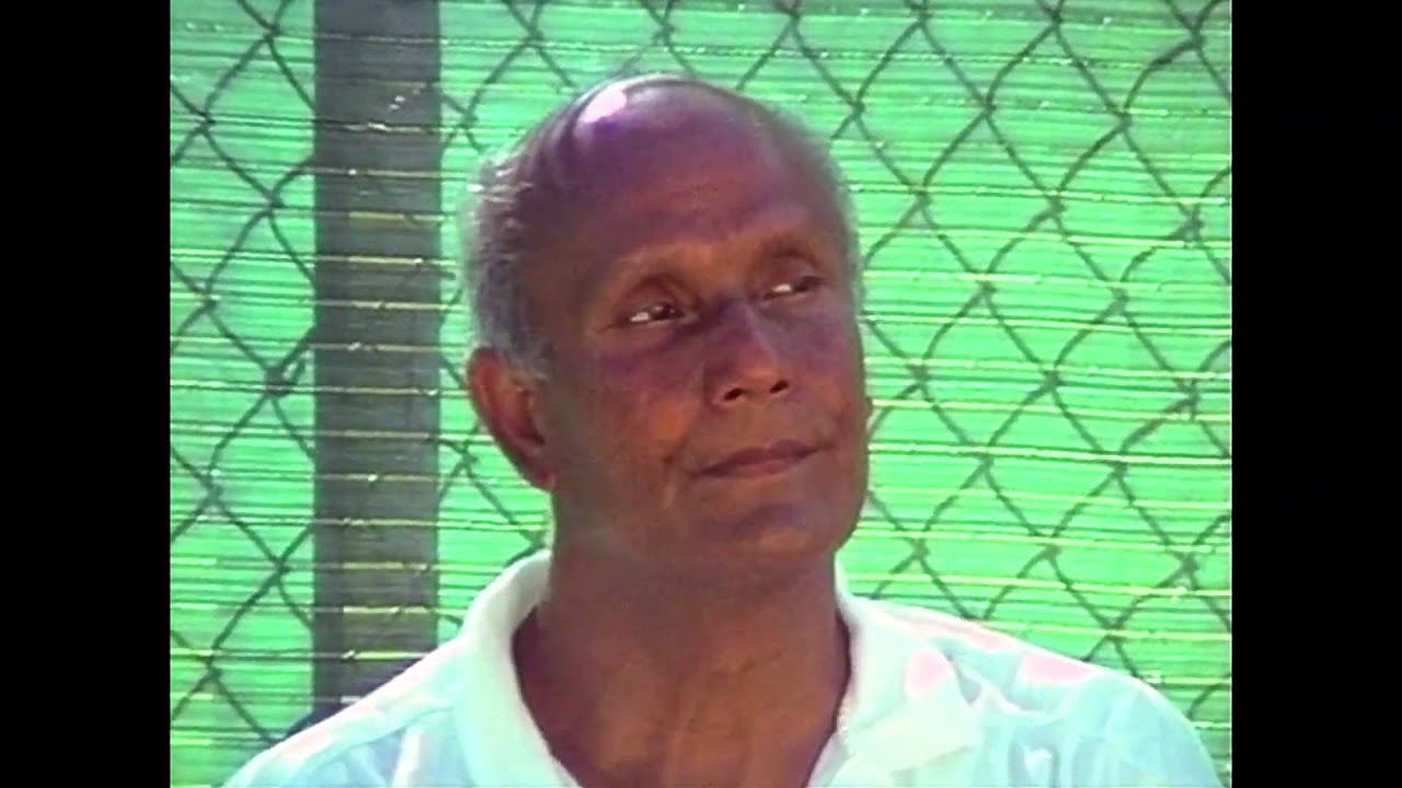Sri Chinmoy meditates