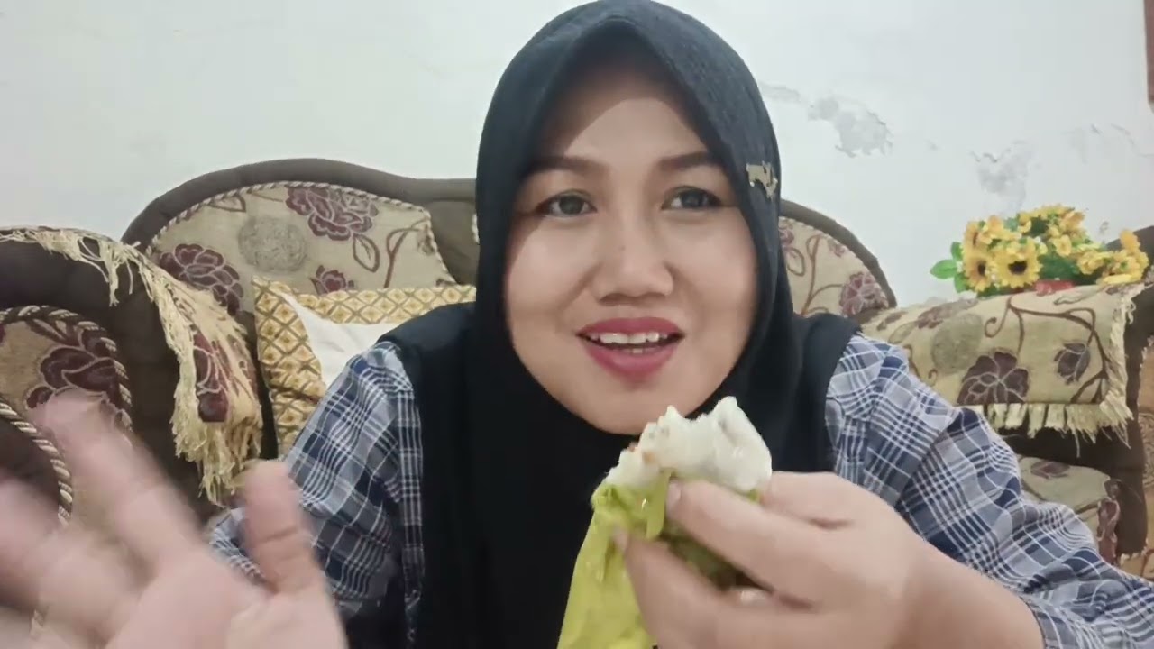 Makan kue Tradisional,Moci-nya orang Minang🤗