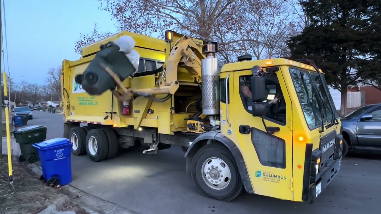 New Mack LR Curbtender PowerPak garbage truck | City of Columbus