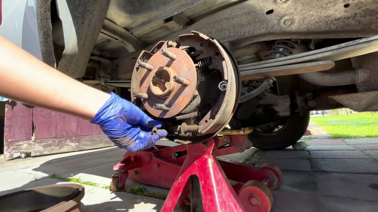 Reemplazo de frenos traseros en una FORD RANGER 96 XLT