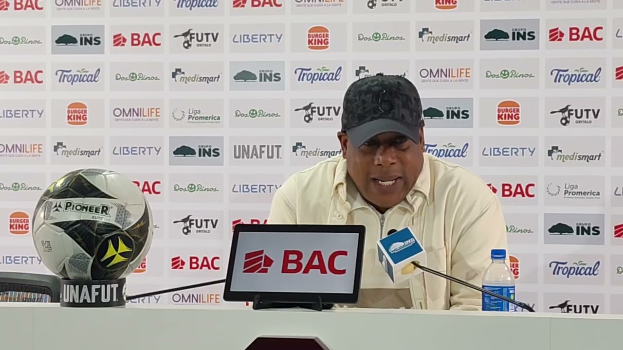 Conferencia de prensa de Hernán Medford tras debutar en Saprissa con victoria ante San Carlos (2-1)