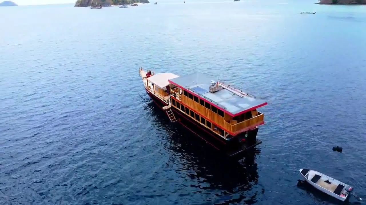 Crucero por Komodo con Rutas Indonesia | Barco privado en el Parque Nacional de Komodo