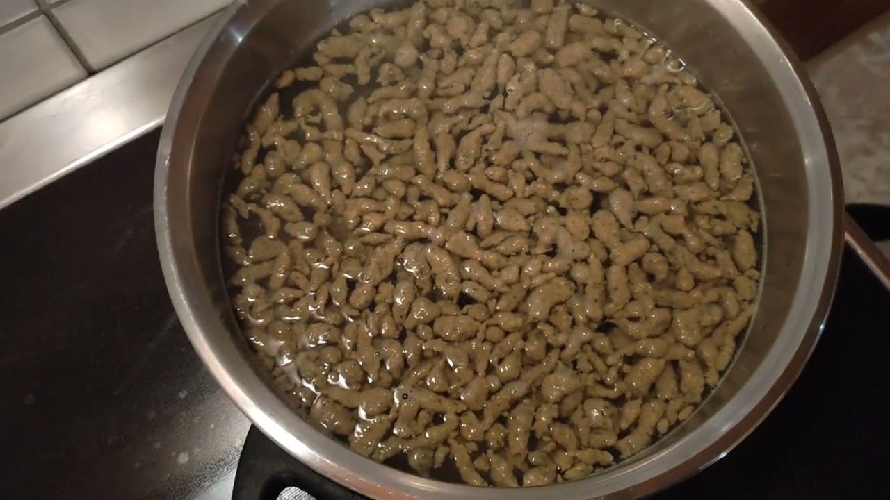 Mangoldsp&auml;tzle mit Sahnesauce, die Mangoldernte aus dem Garten genussvoll kochen