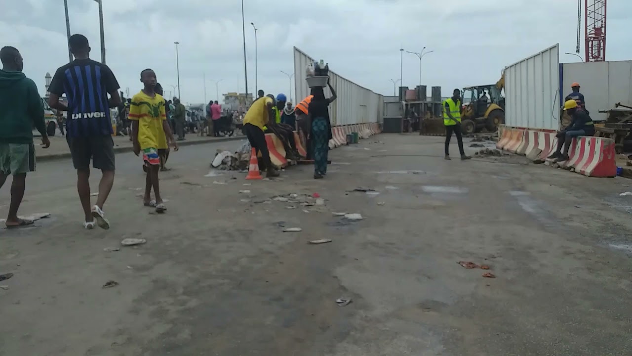 CONSTRUCTION DE L'&Eacute;CHANGEUR D'ABOBO MAIRIE ( ABOBO GARE), PR&Eacute;PARATIFS DES TRAVAUX.