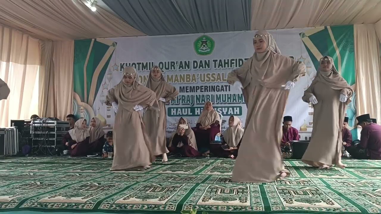KHOTMIL QUR'AN & TAHFIDZUL QUTUB || Tari islami santri putri PONPES MANBA'USSALAM CARENANG 