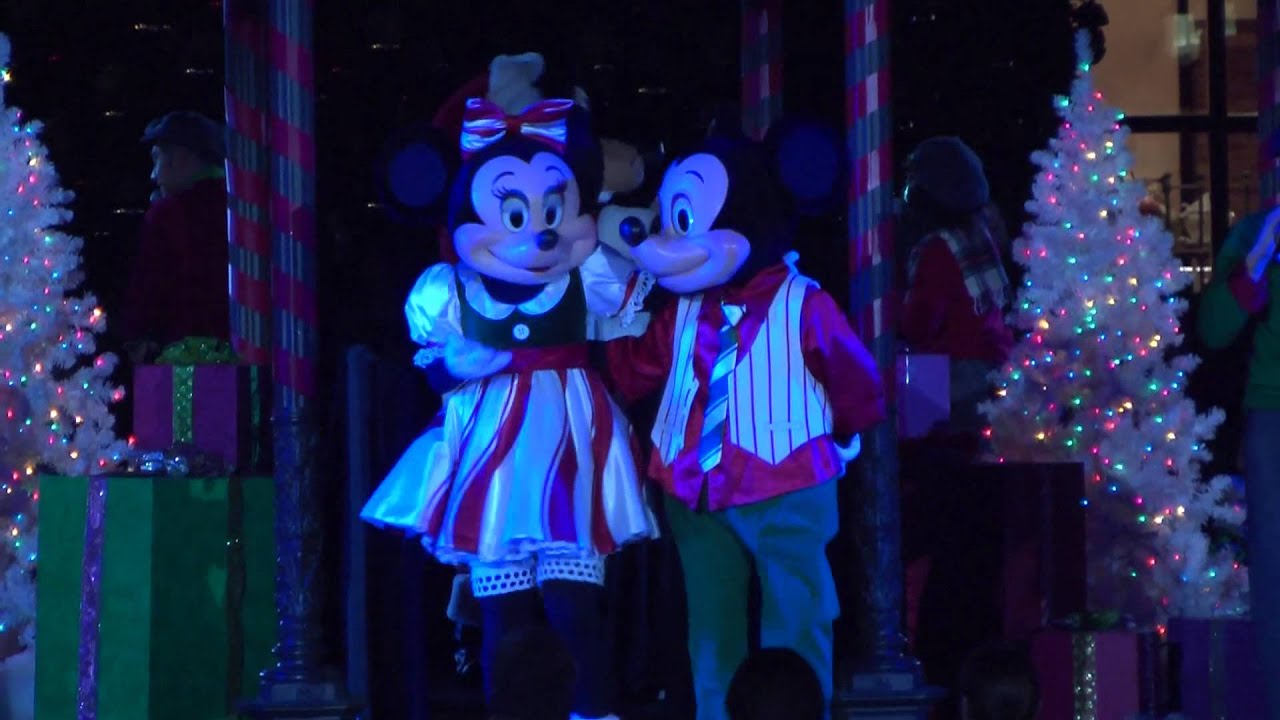 Fashion Island Tree Lighting Ceremony 2013