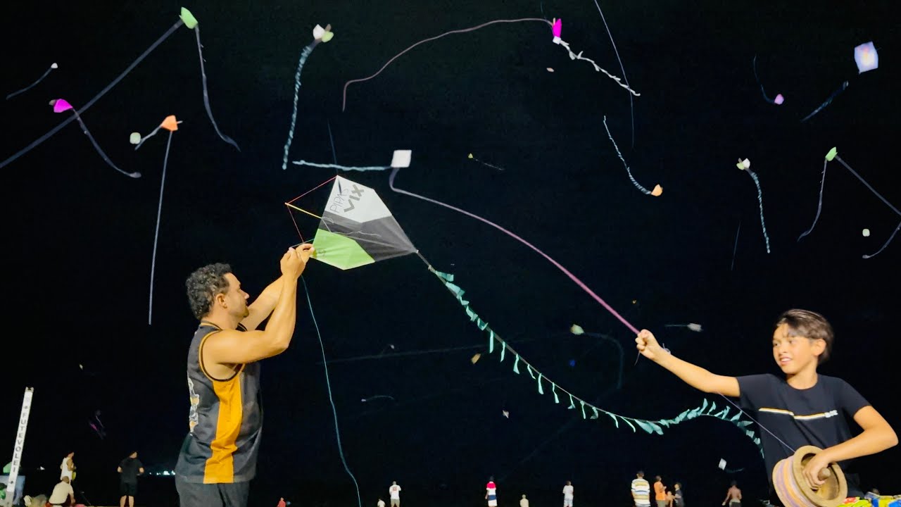 Mini Pipeiro Mostrou como é fácil para mandar Várias pipas no Festival - Usei linha catada do chão  
