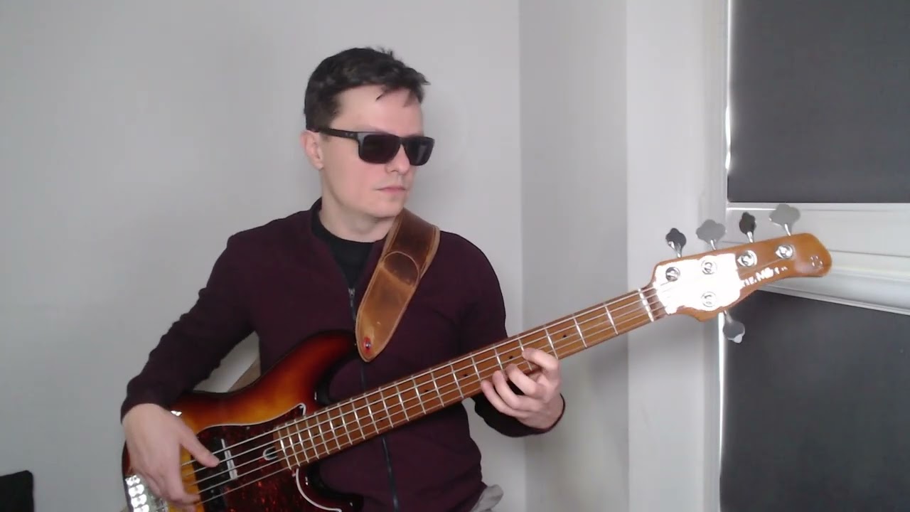 Wuthering Heights (Kate Bush) bass cover / playalong