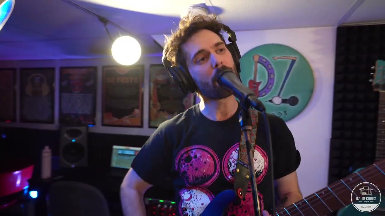 Shortchanged от Microcosms (Live at DZ Records)