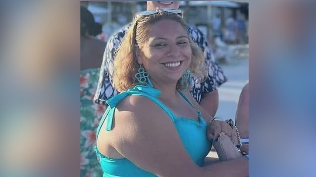 ‘They just left her there’: Mother of 3 dies after Far South Side crash, driver at large