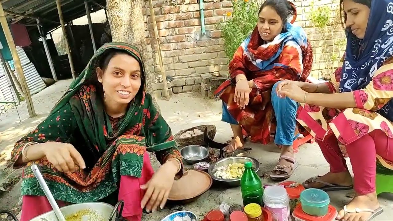 আজ আমার বোন আসবে আর ননদ ও আসবে কিন্তু তাদের জন্য কি রান্না করবো ভাবছি।