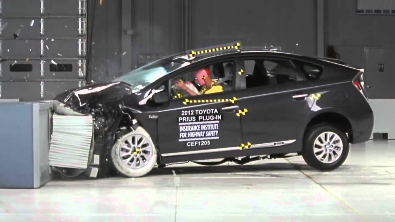 CRASH TEST IIHS: 2012 Toyota Prius Moderate Overlap Test (Overall evaluation: Good)